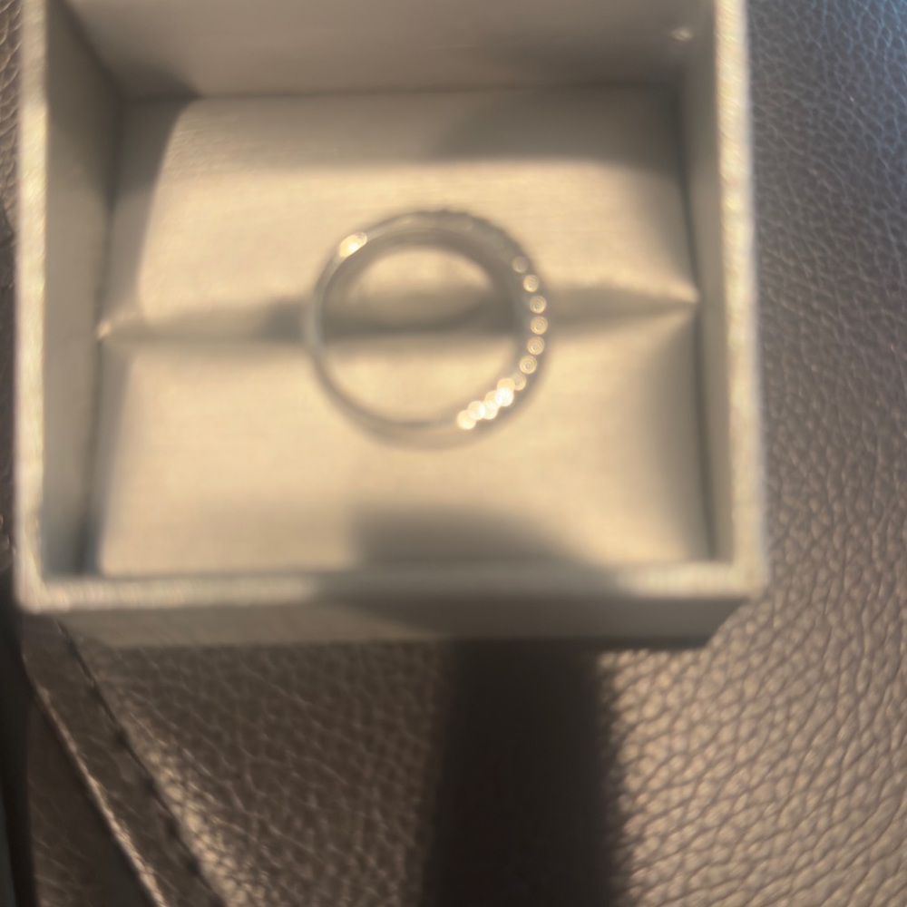 Zales white gold 14k and Diamond Ring - Picture 4 of 14